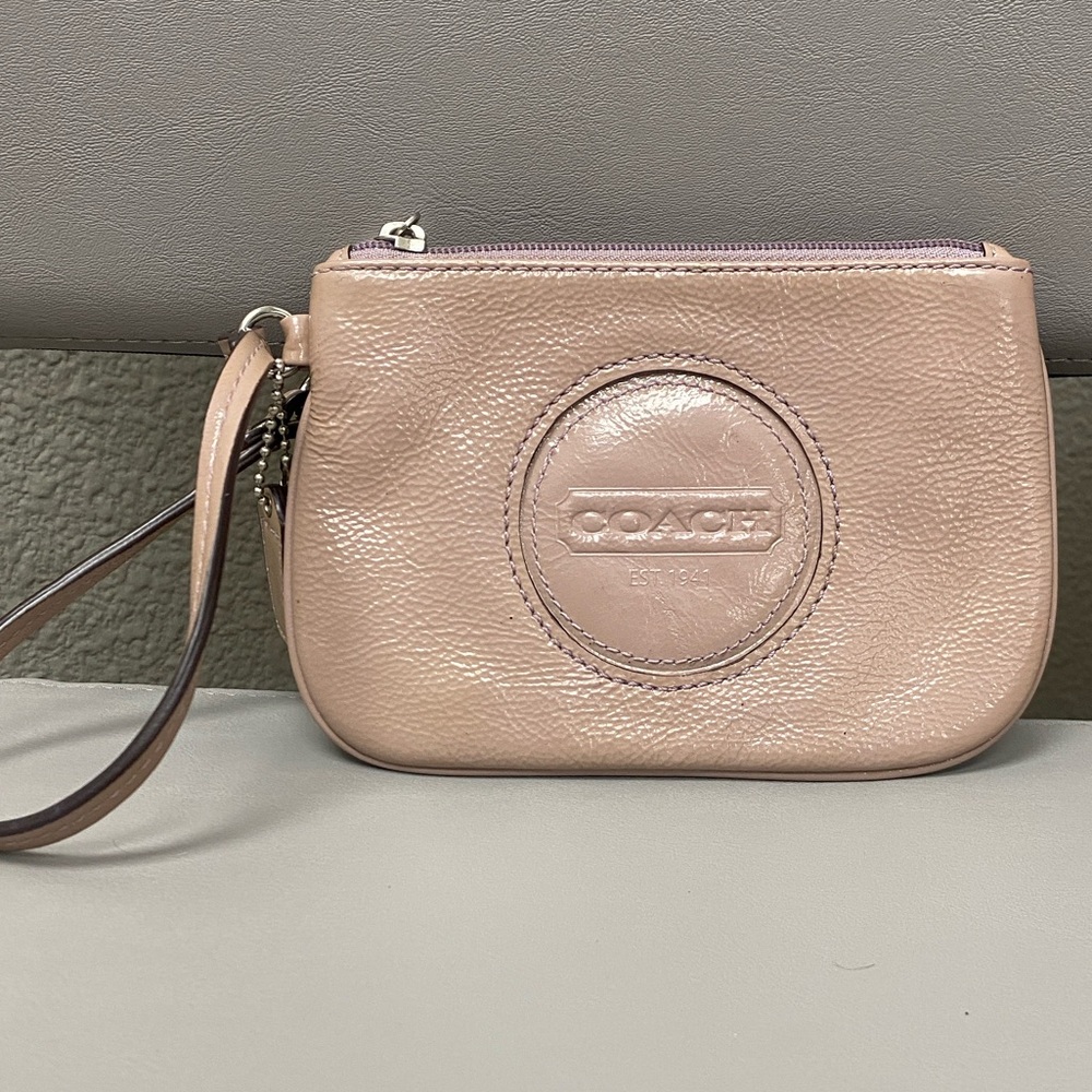 Vintage  Retro Coach Patent Leather Blush Leather Wristlet